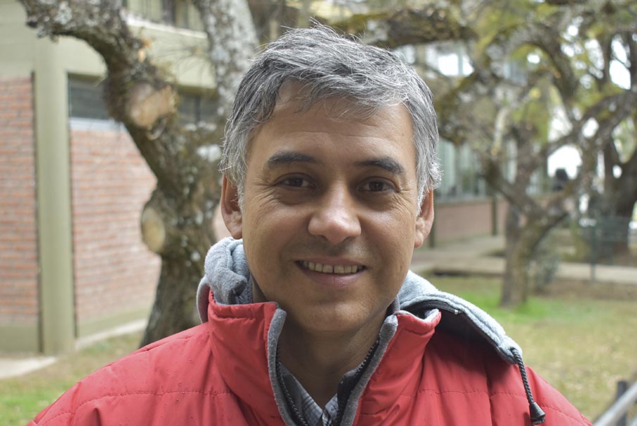 Dr. Carlos Martinez